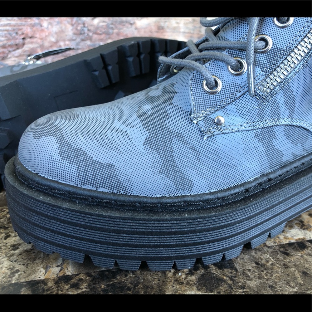 NEW  Madden Girl Mash Flatform Combat Boots - Picture 10 of 15